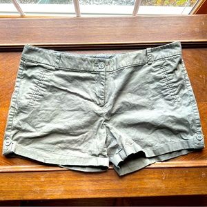 The Limited size 10 green shorts